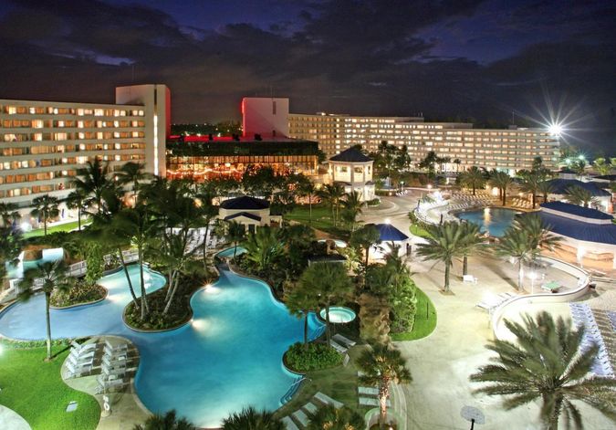   Sheraton Nassau Beach Resort 4*  