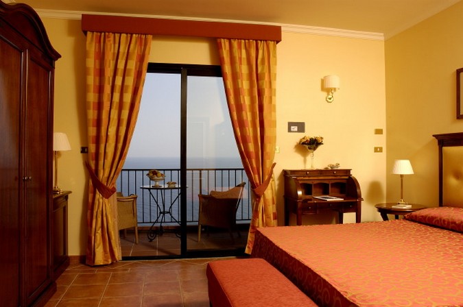   Capo Dei Greci Resort Spa Hotel 4*