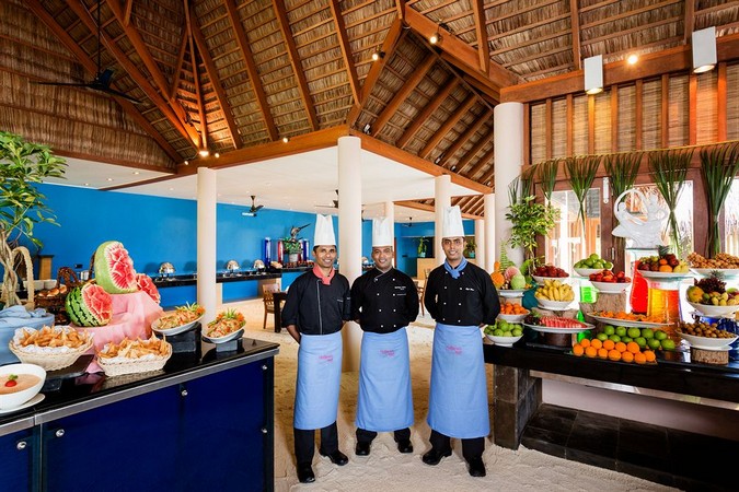 Фото отеля Veligandu Island Resort and Spa 4*