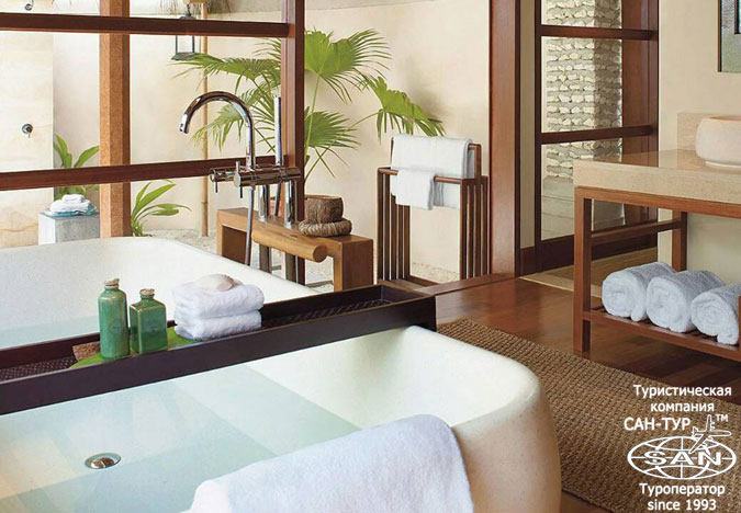 Отель Four Seasons Resort Maldives At Kuda Huraa 5* - Sunset Family Beach Bungalow With Pool