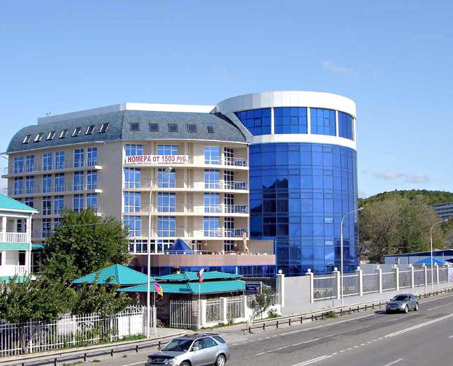 CRYSTAL DELUXE HOTEL 4*